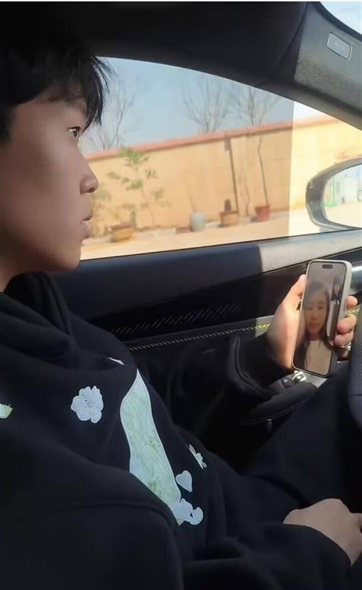 “4人入室抢婴案”被拐孩子将出庭，杨妞花连线鼓励：从小受的欺负都要说出来
