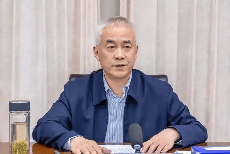 违规宴请两个月后，陈新垓被查