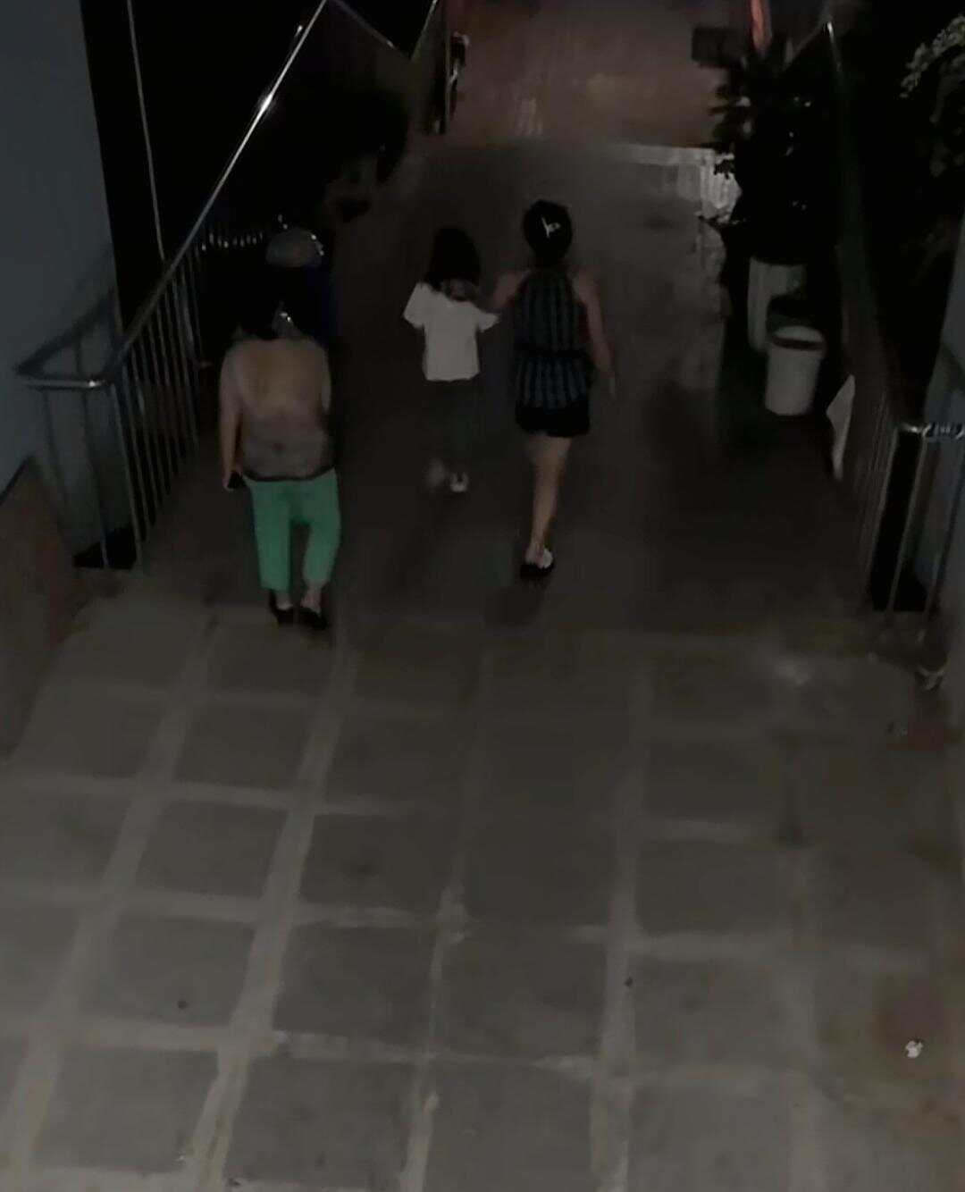 女孩中秋节到同学家玩没人接 两天后发现父亲家中离世