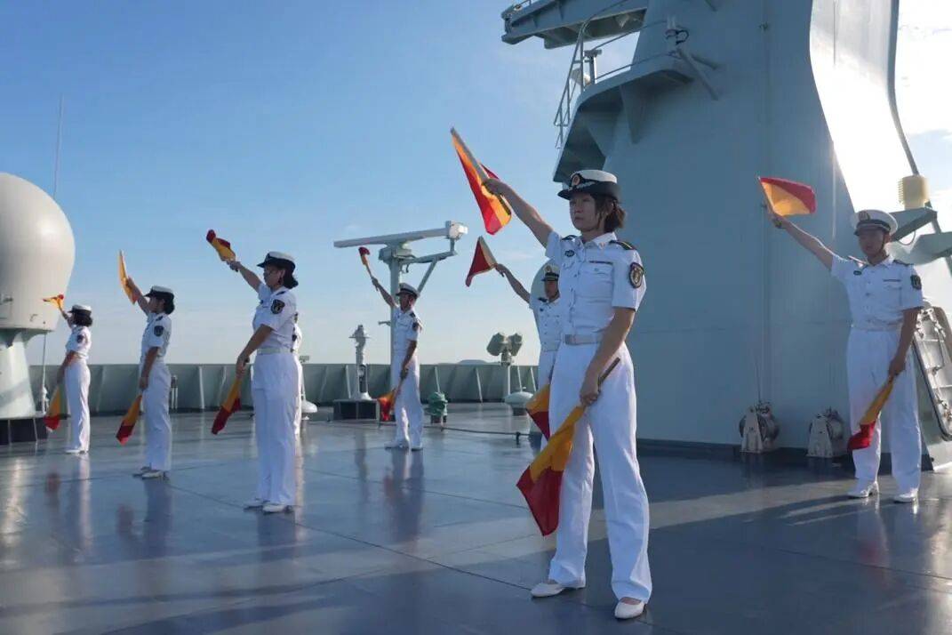 新闻早点 | 美国大牌设计“撞脸”长沙雅礼校服